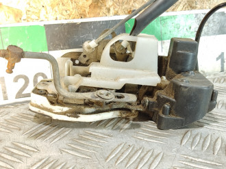 Замок двери задней правой Honda Cr-v  1996-2002