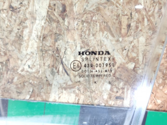 Стекло двери передней левой Honda Civic 2006-2012