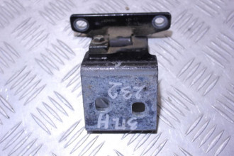 Петля двери задней правой нижняя Hummer H3 2005-2010