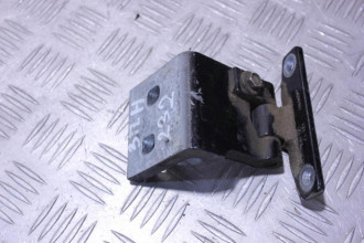 Петля двери задней правой нижняя Hummer H3 2005-2010