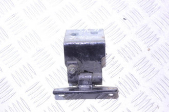 Петля двери задней левой нижняя Hummer H3 2005-2010