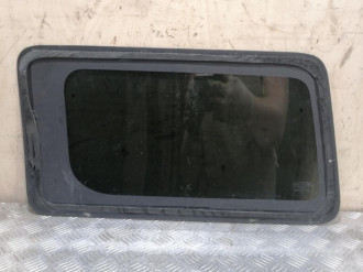 Стекло кузовное глухое заднее правое Hummer H3 2005-2010