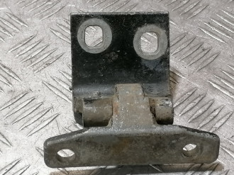Петля двери передней правой нижняя Hummer H3 2005-2010