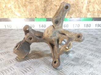 Кулак задний левый Hyundai Elantra 2000-2010