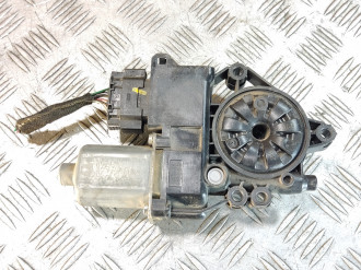 Моторчик стеклоподъемника правый передний Hyundai I40 2011-2019