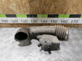 Патрубок воздушного фильтра Infiniti Qx 56 2004-2009