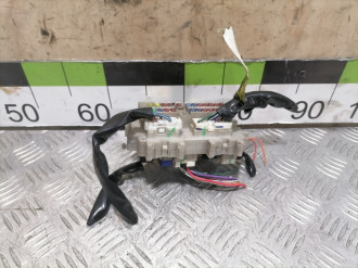 Блок предохранителей салонный Infiniti Qx 56 2004-2009