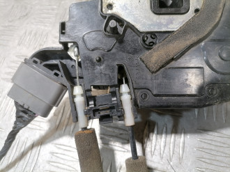 Замок двери задней левой Infiniti G 2007-2014