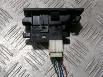 Кнопка стеклоподъемника Infiniti Qx 56 2004-2009