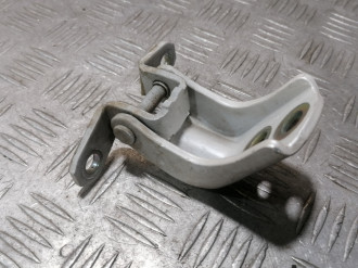 Петля двери задней правой нижняя Infiniti Qx 56 2004-2009