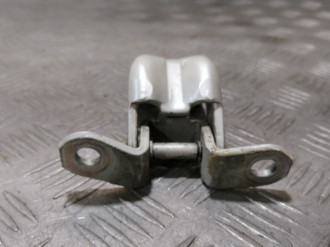 Петля двери задней правой нижняя Infiniti Qx 56 2004-2009