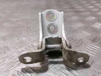 Петля двери задней правой нижняя Infiniti Qx 56 2004-2009