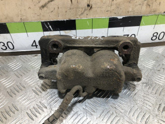 Суппорт передний левый Infiniti Qx 2004-2009