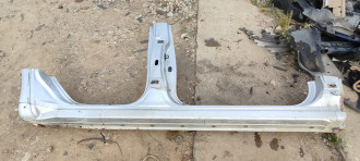 Порог со стойкой правой Infiniti Qx 56 2004-2009