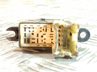 Кнопка стеклоподъемника Infiniti Qx 56 2004-2009