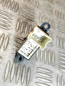 Кнопка стеклоподъемника Infiniti Qx 56 2004-2009