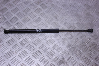 Амортизатор стекла багажника Infiniti Qx 56 2004-2009