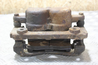 Суппорт передний левый Infiniti Qx 56 2004-2009