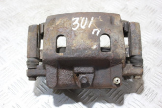 Суппорт передний левый Infiniti Qx 56 2004-2009