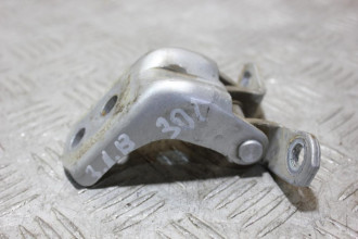 Петля двери задней левой верхняя Infiniti Qx 56 2004-2009