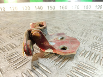 Петля двери передней правой нижняя Isuzu Rodeo 1989-1997