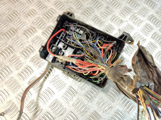 Блок предохранителей моторный Isuzu Rodeo 1989-1997