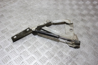 Петля капота правая Opel Vectra B