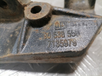 Кронштейн двигателя Opel Zafira A