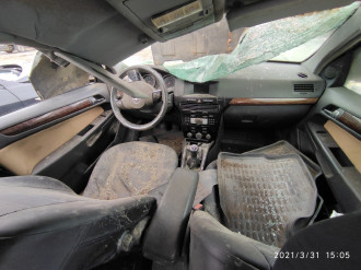 В разборе Opel Astra H