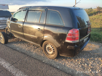 В разборе Opel Zafira B