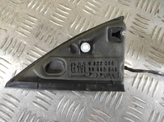 Крышка зеркала внутренняя правая Opel Omega B