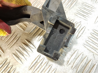 Трос открывания капота Opel Vectra B