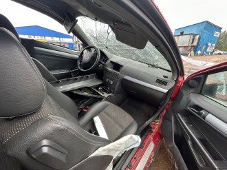 В разборе Opel Astra H