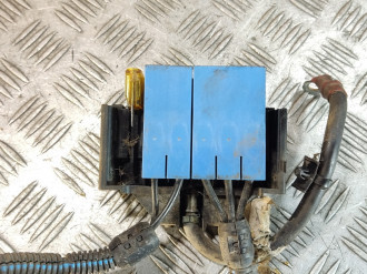 Блок предохранителей на батареи Opel Vectra B