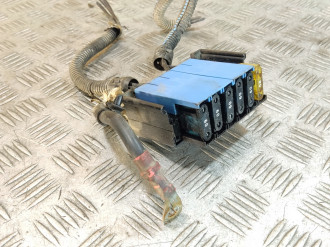 Блок предохранителей на батареи Opel Vectra B