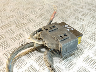 Блок предохранителей на батареи Opel Vectra B