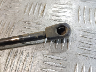 Амортизатор стекла багажника Land rover Range rover sport 2005-2012