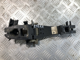 Кронштейн ручки передней левой Land rover Discovery 3 2004-2009