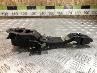 Кронштейн ручки передней левой Land rover Discovery 3 2004-2009