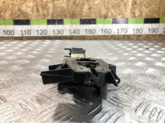 Кронштейн ручки передней левой Land rover Discovery 3 2004-2009