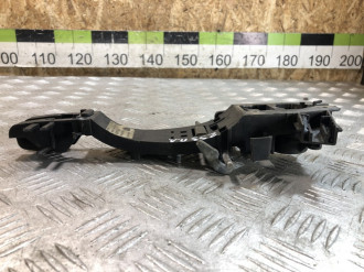 Кронштейн ручки передней левой Land rover Discovery 3 2004-2009