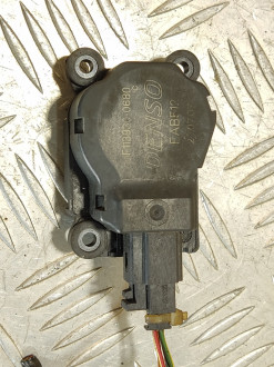 Моторчик заслонки отопителя Land rover Discovery 3 2004-2009