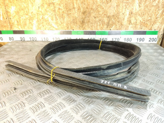 Уплотнитель двери передней правой Land rover Range rover iv 2013-2021