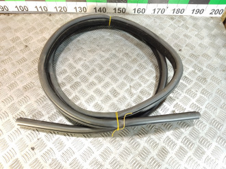 Уплотнитель двери передней правой Land rover Range rover iv 2013-2021