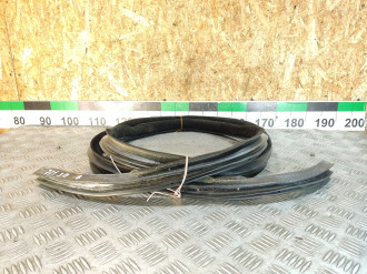Уплотнитель двери задней правой Land rover Range rover iv 2013-2021