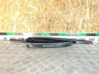 Уплотнитель стекла двери зад. правый Land rover Range rover iv 2013-2021