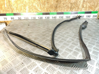 Уплотнитель двери задней правой Land rover Range rover iv 2013-2021