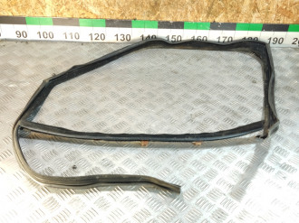 Уплотнитель стекла двери пер. левый Land rover Range rover iv 2013-2021