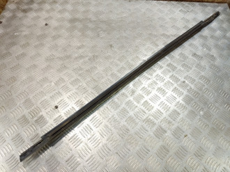 Накладка стекла переднего правого Mazda Cx7 2007-2012