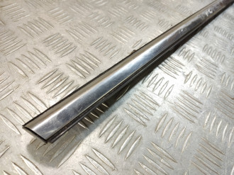 Накладка стекла переднего правого Mazda Cx7 2007-2012